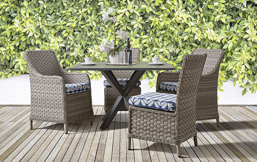 How to correctly decorate a Garden lounge (Gartenlounge)?